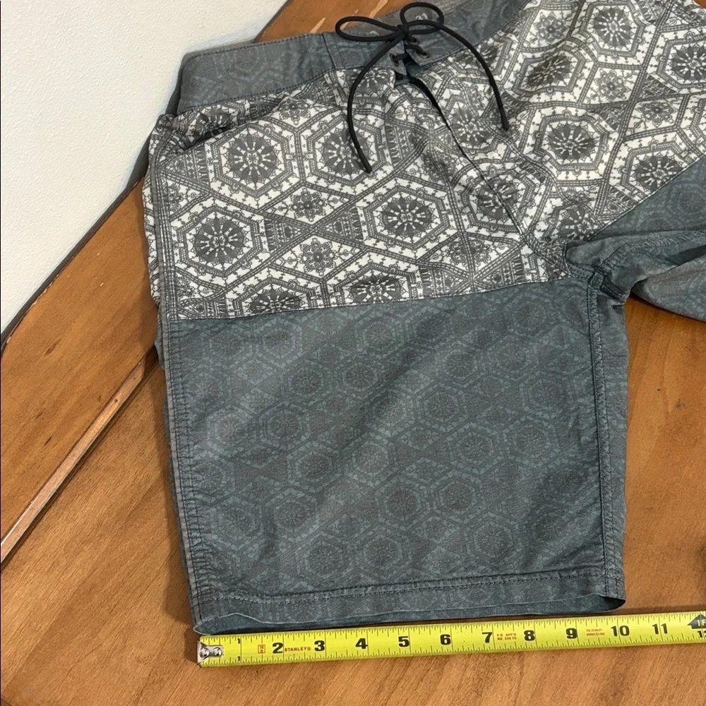 RVCA Men's Patterned Board Swim Shorts Size 31